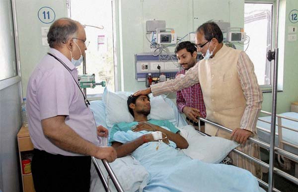 रिपोर्ट के मुताबिक ताजा सरकारी आंकड़ों के अनुसार 12 फरवरी तक स्वाइन फ्लू से मरने वालों की संख्या 485 थी। आंकड़े बताते हैं कि 15 फरवरी तक एच1एन1 संक्रमण से 100 और लोगों की मौत हो गई। इस वजह से मरने वालों की संख्या 585 हो गई। इसके अलावा इस साल देश में 8,423 लोग स्वाइन फ्लू के संपर्क में आ चुके हैं। (फोटो: भाषा)