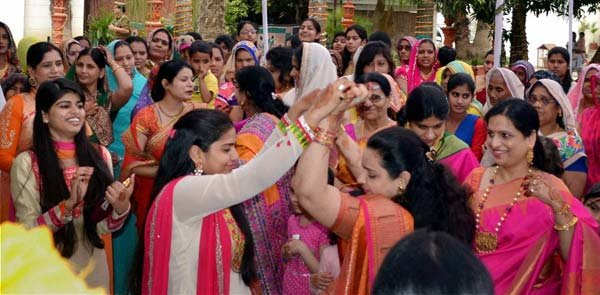 राष्ट्रपति प्रणब मुखर्जी भी समारोह में पहुंचे। (फोटो: भाषा)