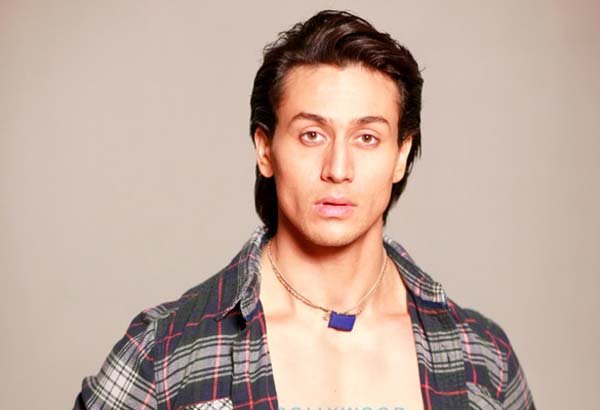 टाइगर श्रॉफ ने बॉलीवुड में अपने करियर की शुरुआत साल 2014 में की और अपनी एक ही फिल्म के बाद वह लोगों के दिलों पर राज करने लगे हैं। (फोटो: बॉलीवुड हंगामा)