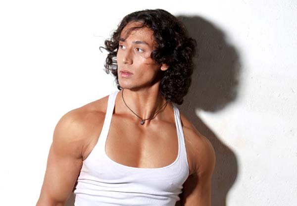 फिल्म 'बागी' 15 अप्रैल 2016 को रिलीज होगी। फिलहाल हीरोइन का चुनाव नहीं हुआ है। 'बागी' एक एक्शन मूवी होगी जिसमें टाइगर खतरनाक स्टंट्स करते नजर आएंगे। (फोटो: बॉलीवुड हंगामा)