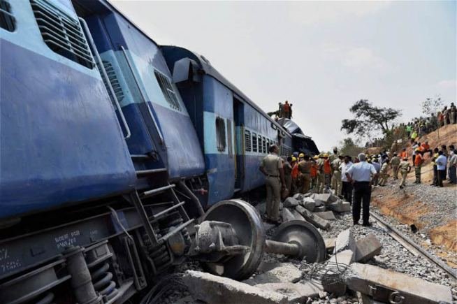 मूरी एक्सप्रेस, मूरी एक्सप्रेस पटरी से उतरी, मूरी एक्सप्रेस दुर्घटनाग्रस्त, Muri Express, Muri Express Derailed, Muri Express Accident, Uttar Pradesh News