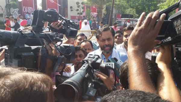 aap, aap battle, aap nationa council meeting, aap news, aap meeting, aap yogendra yadav, arvind kejriwal, prashant bhushan, delhi news, india news