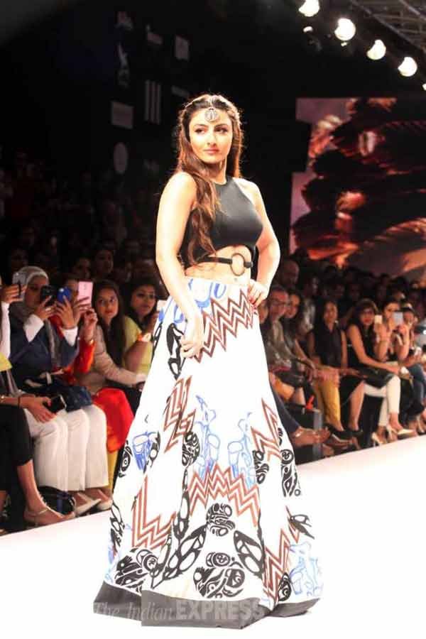 Lakme Fashion Week, LFW 2015, LFW 2015 News, LFW 2015 Latest News, aditya roy kapur, aditya roy kapur pictures, aditya roy kapur ramp walk, aditya roy kapur lfw 2015, aditya roy kapur lfw, soha ali khan, soha ali khan lfw 2015, ileana dcruz, akshara haasan, esha gupta, genelia dsouza, ali fazal, lfw 2015
