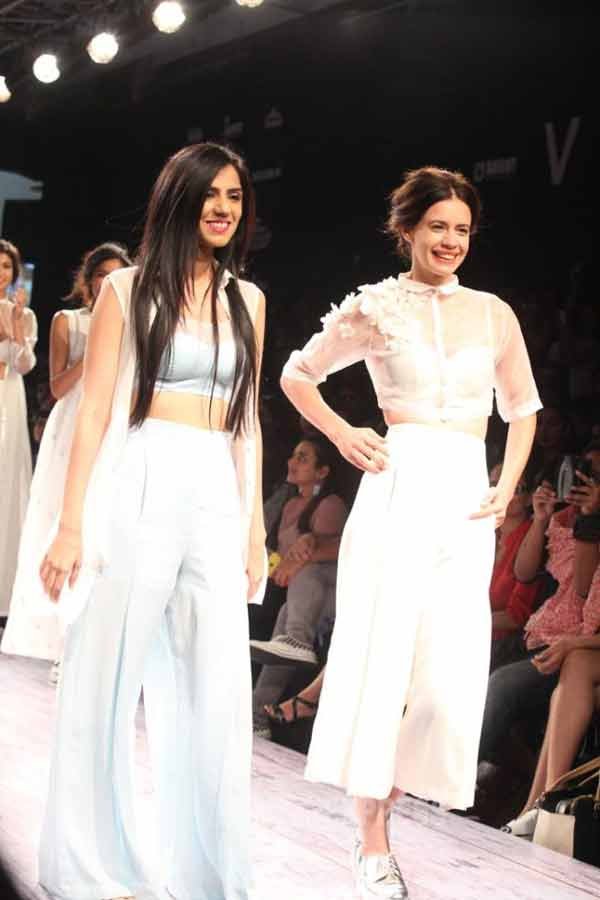 karisma kapoor, nishika lulla, kalki koechlin, arjun kapoor, shahid kapoor, huma qureshi, nargis fakhri, lakme fashion week, lfw, lfw 2015, lakme fashion week 2015, karisma kapoor on ramp, kalki koechlin on ramp, arjun kapoor on ramp, huma qureshi on ramp, shahid kapoor on ramp, lfw pics, lakme fahion week pictures