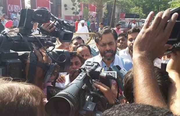 AAP, Aam Aadmi Party, Yogendra Yadav, Prashant Bhushan, Arvind Kejriwal, AAP Notice, AAP Rebels, AAP Crisis, AAP Row, Delhi News