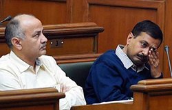 दिल्ली: ख़ान ने ‘आप’ के ख़िलाफ़ दो और स्टिंग का दावा किया