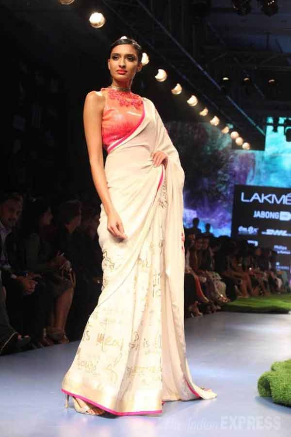 shah rukh khan, srk, srk gauri khan, gauri khan, adhuna akhtar, Lakme India Fashion Week, Lakme Fashion Week, Lakme Fashion Week 2015, Zarine Khan, gauri khan designs, gauri khan lfw, lfw 2015, adhuna akhtar lfw, lfw 2015 models