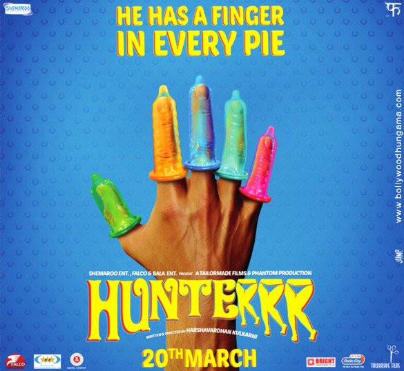 लेकिन गुलशन देवैया, राधिका आप्टे और साई ताम्हणकर ने समर्पित भाव से संवादों की दोबारा रिकॉर्डिंग की। फिल्म को 'ए' सर्टिफिकेट मिला है और फिल्म अगले शुक्रवार को प्रदर्शन के लिए तैयार है। (फोटो: बॉलीवुड हंगामा)