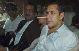 Salman Khan, Hit & Run Case, Salman Hit & Run, Hit & Run Case 2002, Salman Khan hit and run, Salman Khan hit and run 2002 case, salman khan court case, salman khan court, salman khan court, Salman Khan rams car, bollywood news, entertainment news
