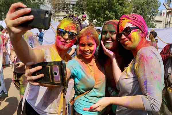 Holi, Holi Festival, Holi Celebrations, Pushkar, Foreigners Holi, Holi In India, होली, होली उत्सव