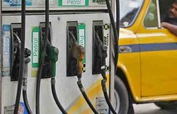 पेट्रोल और डीज़ल महंगा हुआ