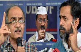 Yogendra Yadav, Prashant Bhushan, AAP, Aam Aadmi Party, AAP Crisis, AAP Meeting
