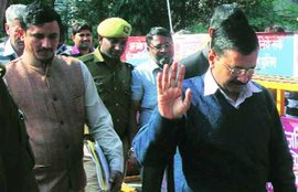 aap rift, arvind kejriwal, yogendra yadav, courtroom, meeting