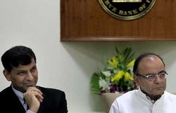 सरकार और केंद्रीय बैंक में होता है नियमित संवाद: अरुण जेटली