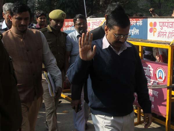 केजरीवाल के निकटवर्ती सूत्रों ने कहा कि केजरीवाल का शुगर का स्तर पिछले 12 दिनों से 300 से अधिक है। चिकित्सकों ने उन्हें दी जाने वाली इनसुलिन की मात्रा तीन गुणा और अन्य दवाइयों की मात्रा दोगुनी तक बढा दी है, इसके बावजूद खांसी बढ गई है और शुगर का स्तर भी काफी उंचा बना हुआ है। (फोटो: भाषा)