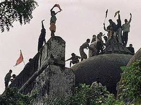 सीबीआई ने आज संक्षिप्त सुनवाई के दौरान मामले में अपील दायर करने में हुई देरी के संबंध में ताजा शपथपत्र दायर करने के लिए समय मांगा। अदालत ने जांच एजेंसी की याचिका मंजूर करते हुए उसे जवाब देने के लिए चार सप्ताह का समय दिया है। (एक्सप्रेस फोटो)