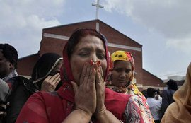 पाकिस्तान, लाहौर में चर्च, लाहौर चर्च कॉलोनी, चर्च में आगजनी, पाकिस्तान में चर्च, पाकिस्तान में ईसाई, ईशनिंदा कानून, पाकिस्तान में ईशनिंदा कानून, Pakistan Lahore Church, Lahore Christian Colony, Burn Church in Lahore, Lahore Police, Blasphemy law, Pakistan News