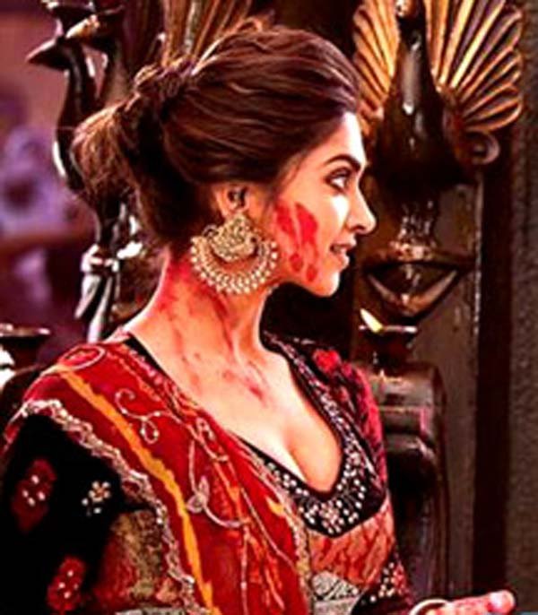 20 किलों का कपड़ा पहन दीपिका पादुकोण दर्शकों पर कैसे जादू चलाएंगी यह देखना दिलचस्प होगा। (फोटो: बॉलीवुड हंगामा)