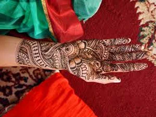 हाल में शादी डॉट कॉम ने खुलासा किया कि इस वेबसाइट के जरिए 20 लाख से ज्यादा युवा शादी के बंधन में बंधे हैं और तीन करोड़ से ज्यादा लोग अपने लिए जीवनसाथी की तलाश कर रहे हैं। पर अब भी कई लोगों को शिकायत रहती है कि उन्हें इन साइटों से अच्छे रिश्ते नहीं मिलते हैं। (फोटो स्रोत: थिंकस्टोक इमेज)