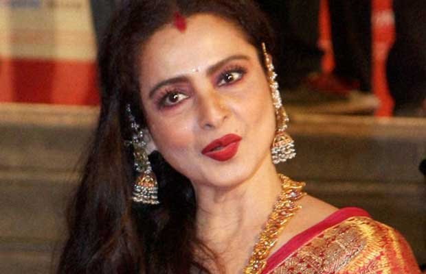 रेखा राज्यसभा पहुंची, सबका ध्यान आकर्षित किया, Actress Rekha arrived Rajyasabha, drew attention parliament रेखा राज्यसभा पहुंची, सबका ध्यान आकर्षित किया, Actress Rekha arrived Rajyasabha, drew attention parliament