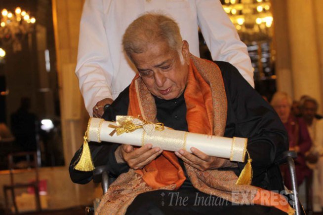 77 वर्षीय शशि कपूर आजकल बीमार हैं। उन्होंने यह सम्मान पाने पर खुशी जताई है और सरकार का शुक्रिया अदा किया है। वे अपने पिता पृथ्वीराज कपूर और बड़े भाई राज कपूर के बाद यह सम्मान पाने वाले अपने परिवार के तीसरे सदस्य हैं। 2011 में उन्हें पद्मभूषण से सम्मानित किया गया था। कपूर को अब तक तीन राष्ट्रीय फिल्म पुरस्कार भी मिल चुके हैं।