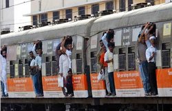 रेलवे का नया प्रचार: टिकट पर लिखा मिलेगा हेल्पलाइन नंबर