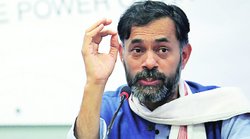 अरविंद केजरीवाल के समर्थक नेताओं ने योगेंद्र यादव से मुलाकात की