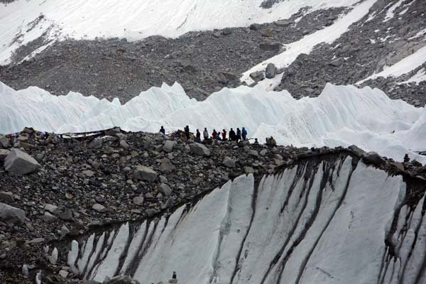 Mount Everest, Mount Everest Avalanches, 18 Mountaineers Died, Mount Everest Nepal, Temblor Mount Everest, Sagarmāthā, Nepal Temblor, Temblor In Nepal, Nepal Earthquake, Nepal News