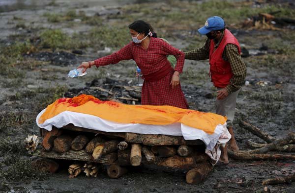 Nepal Earthquake, Pashupatinath Pyres, Nepal Earthquake Pyres, Earthquake Pyres, Pyres in Nepal, Nepal News