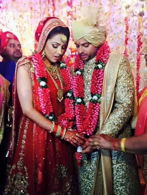 suresh raina, suresh raina wedding, suresh raina wedding pictures, raina wedding pictures, ms dhoni, sakshi dhoni, shikhar dhawan, virender sehwag, mohd kaif, stephen fleming, anupam kher, n srinivasan, akhilesh yadav, raina pictures, dhoni raina pictures