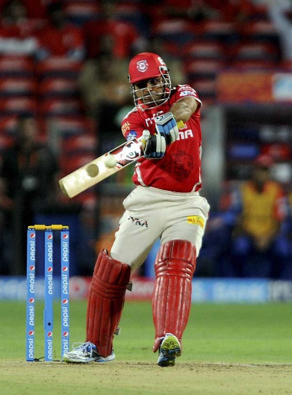 Yuvraj Singh, Yuvraj Singh Fifty, Yuvraj Singh Six, Yuvraj Singh 50, Virender Sehwag, Virender Sehwag Six, Virender Sehwag 47, KXIP vs DD, KXIP vs DD Live, KXIP vs DD Score, Kings XI Punjab, Delhi Daredevils, Punjab vs Delhi, IPL T20, IPL 8, IPL News