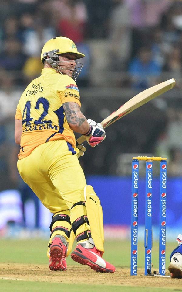 Brendon McCullum, Dwayne Smith, Chennai Super Kings, Mumbai Indians, CSK vs MI, CSK vs MI LIve, CSK vs MI Score, IPL Photos, IPL 8, IPL 2015, IPL News
