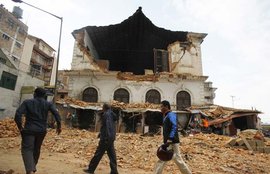 Massive earthquake, Nepal Earthquake, Massive earthquake Nepal, Massive earthquake Kathmandu, Kathmandu Earthquake, Massive earthquake in North India, earthquake, earthquake in Delhi, Natural Disaster, नेपाल, नेपाल में भूकंप, Earth Quake in Nepal, Nepal, भूकंप, उत्तर भारत में भूकंप, दिल्ली में भूकंप, पटना में भूकंप