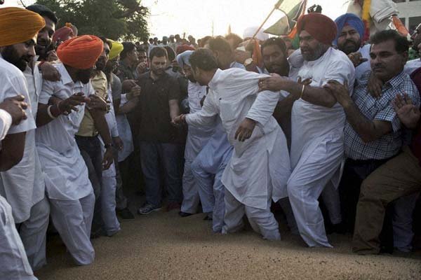 Rahul Gandhi, Rahul Meet Farmers, Khanna Mandi, Sirhind Dana Mandi, Rahul Visit Punjab, Punjab Farmers, Rahul Gandhi News