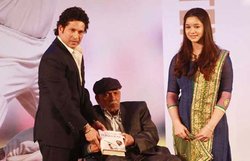 बेटी सारा के फ़िल्मों में आने की ख़बरों से तेंदुलकर नाराज़