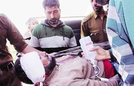 Jammu Kashmir, Kashmir Attack, Terror Attack Kashmir, Kashmir Valley, JK Terror Attack, Shopian, Militants Attack Shopian, Kashmir Militants, Kashmir Militancy, Kashmir Violence, Kashmir Violence on Policement, Militants Attack Policemen, Kashmir News, India News