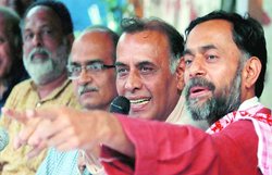 आप के घर झगड़ा भारी: नहीं दिखती सुलह की कोई सूरत