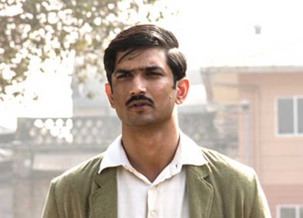 फिल्म निर्माता दिबाकर बनर्जी की आगामी फिल्म ‘Detective Byomkesh Bakshy!’ आज बड़े पर्दे पर रिलीज़ हो गई है। फिल्म में सुशांत सिंह राजपूत बांग्ला लेखक शराबिंदू बंदोपाध्याय के काल्पनिक चरित्र जासूस ब्योमकेश बक्शी का किरदार निभा रहे हैं। फिल्म से जुड़े कलाकारों और चरित्र 'ब्योमकेश बक्शी' श्रृंखला को पसंद करने वालों को इससे काफी उम्मीदें हैं। तो चलिए जानते हैं आखिर इस फिल्म में ऐसा क्या ख़ास है जिसके लिए इसे देखा जाए... (फोटो: बॉलीवुड हंगामा)