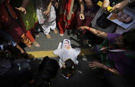 giriraj singh, giriraj singh comment, indian youth congress, congress protest giriraj singh, sonia gandhi giriraj singh, giriraj singh nigerian comment, delhi news