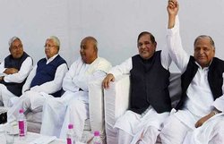 फिर एक हुआ जनता परिवार