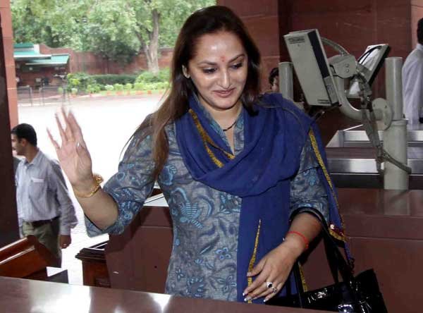 वर्ष 1976 जयाप्रदा के सिने कैरियर का महत्वपूर्ण वर्ष साबित हुआ। इस वर्ष उन्होंने के बालचंद्रन की एक धार्मिक फिल्म में भूमिका निभाई। इन फिल्मों की सफलता के बाद जयाप्रदा दक्षिण भारत में अभिनेत्री के रूप में अपनी पहचान बनाने में कामयाब हो गयी। (एक्सप्रेस फोटो)