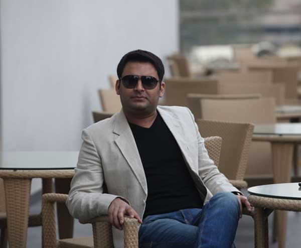 इन दिनों कपिल जहां अपनी लोकप्रिय कॉमेडी शो को लेकर व्यस्त हैं तो वहीं साथ ही वह अब्बास मस्तान की फिल्म 'किस किस को प्यार करूं' की भी शूटिंग को लेकर काफी उत्साहित हैं। यह कपिल की बतौर लीड हीरो पहली फिल्म होगी। (एक्सप्रेस फोटो)