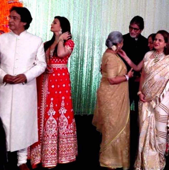लाल रंग की ड्रेस में ऐश्वर्या राय बच्चन बेहद सुंदर लग रही थी। (फोटो स्रोत: इंस्टाग्राम)