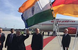 नरेंद्र मोदी ने निवेशकों को लुभाया: भारत में पूर्व अनुमान लगाने योग्य टैक्स सिस्टम का किया वादा