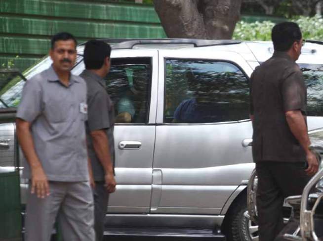 कांग्रेस उपाध्यक्ष राहुल गांधी अपनी 56 दिन की छुट्टियों से आज लौट आए । उनके इन 56 दिनों के अवकाश का कोई कारण नहीं बताया गया था और इससे पार्टी के उनके नेतृत्व को लेकर भी सवाल उठाए गए थे । (एक्सप्रेस फोटो: ओएनम आनंद)
