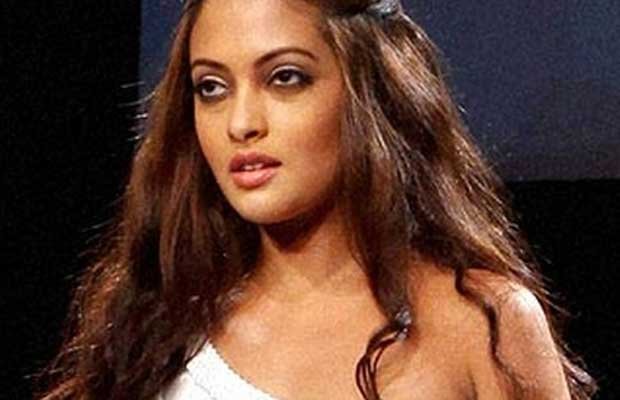 riya sen, shiv sena, Riya Sen Bungalow Fire, Outburst on delayed response of firemen, Mumbai, Bollywood News, Politics