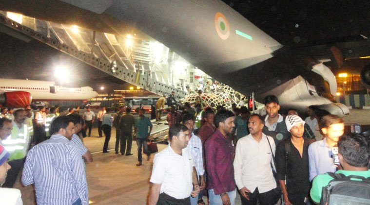 संकटग्रस्त यमन में भारतीय नागरिकों को बचाने के लिए चलाए गए सरकार के पहले बड़े अभियान के तहत 190 भारतीय नागरिकों को लेकर भारतीय वायुसेना का एक विमान आज तड़के यहां पहुंचा। (फोटो: भाषा)