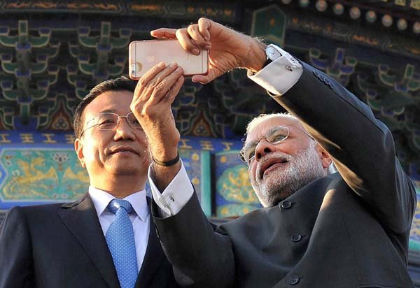 नरेंद्र मोदी, नरेंद्र मोदी की सेल्फी, नरेंद्र मोदी सेल्फी, ली क्विंग, नरेंद्र मोदी सेल्फी ली क्विंग, प्रधानमंत्री नरेंद्र मोदी सेल्फी चीनी प्रधानमंत्री ली क्विंग, नरेंद्र मोदी चीन में, नरेंद्र मोदी का चीन दौरा, टेंपल ऑफ हेवेन, Narendra Modi, Prime Minister Narendra Modi, Li Keqiang, Chinese Premier Li Keqiang, Narendra Modi Selfie Li Keqiang, Narendra Modi Take Selfie, Modi Selfie Li Keqiang, Modi Selfie With Li Keqiang, Narendra Modi Selfie Photo, Narendra Modi China Visit, Modi in China, Modi China Visit, Narendra Modi News