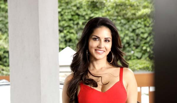 कुछ कुछ लोचा है, सनी लियोन, एवलीन शर्मा, sunny leone, Evelyn Sharma, kuch kuch locha hai, kuch kuch locha hai movie, kuch kuch locha hai songs, kuch kuch locha hai trailer, kuch kuch locha hai review, bollywood news