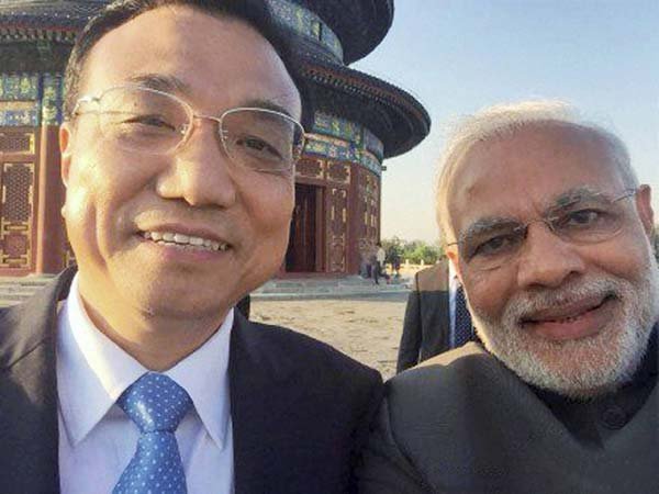 नरेंद्र मोदी, नरेंद्र मोदी की सेल्फी, नरेंद्र मोदी सेल्फी, ली क्विंग, नरेंद्र मोदी सेल्फी ली क्विंग, प्रधानमंत्री नरेंद्र मोदी सेल्फी चीनी प्रधानमंत्री ली क्विंग, नरेंद्र मोदी चीन में, नरेंद्र मोदी का चीन दौरा, टेंपल ऑफ हेवेन, Narendra Modi, Prime Minister Narendra Modi, Li Keqiang, Chinese Premier Li Keqiang, Narendra Modi Selfie Li Keqiang, Narendra Modi Take Selfie, Modi Selfie Li Keqiang, Modi Selfie With Li Keqiang, Narendra Modi Selfie Photo, Narendra Modi China Visit, Modi in China, Modi China Visit, Narendra Modi News